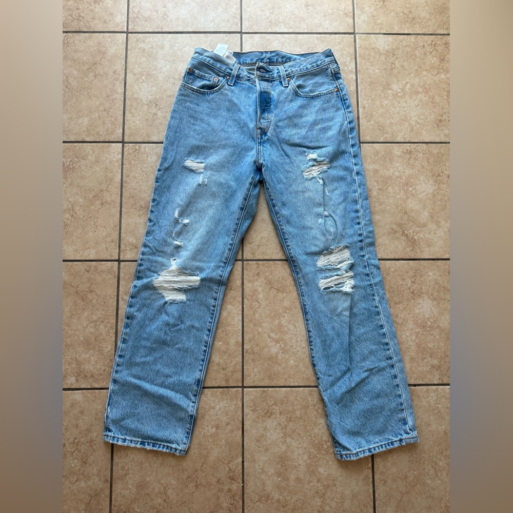 Levi’s ripped 90’s jeans size 28